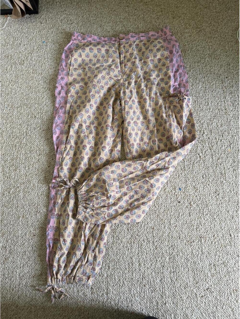 Kimchi Blue pink and beige floral print pants